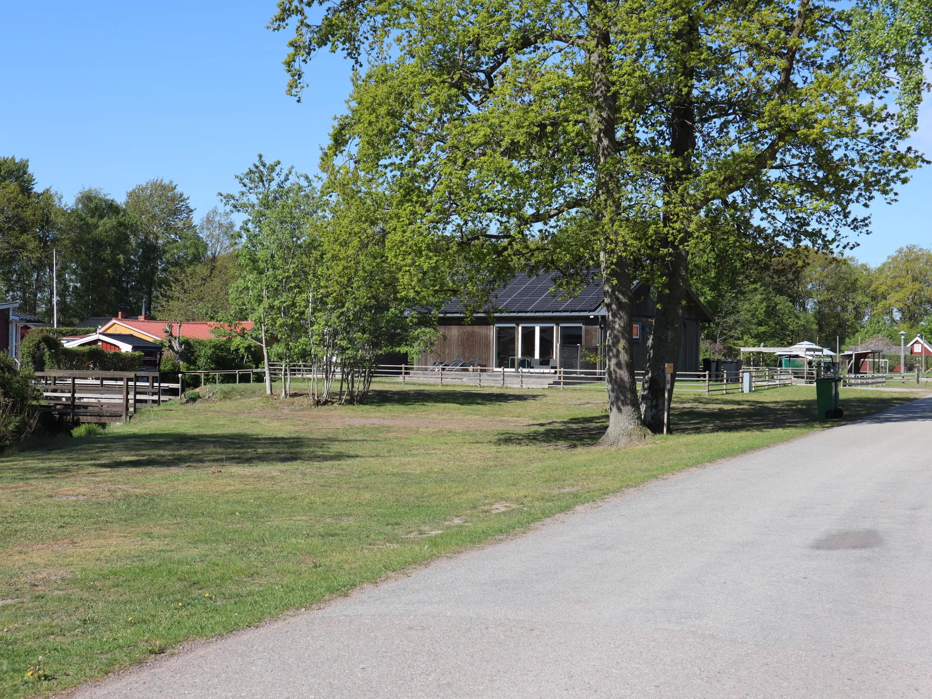 Haus Sandvik – Terrasse und Fassade